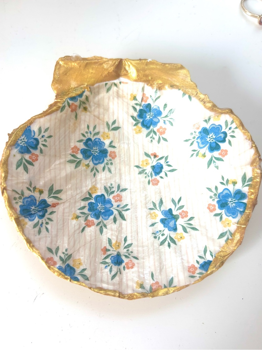 Handcrafted scallop shell trinket dish with blue floral stripe decoupage design - Picture 3 of 4